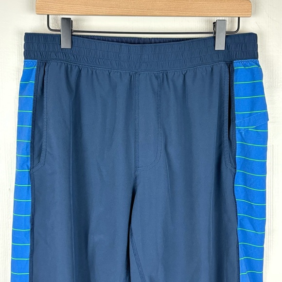 Lululemon Shorts Mens Large‎ Blue Side Stripes 11” Stretch Unlined Lightweight - Picture 7 of 15